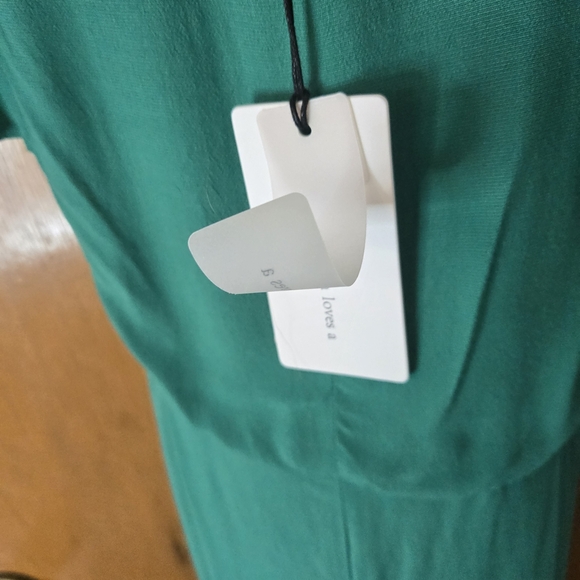 Elegant Green Women's Dress - Picture 3 of 9